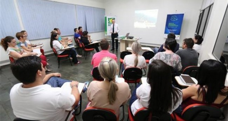 Empresários e líderes participam de curso de PNL