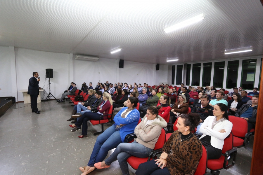 Palestra do Banco Central em Santa Helena visa difundir importância da educação financeira