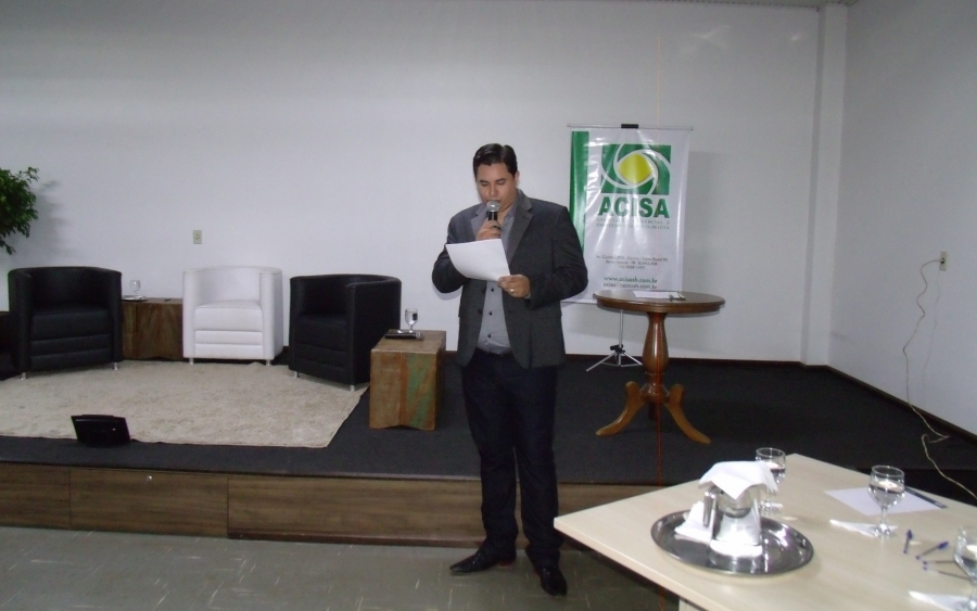 Empresários conhecem propostas dos candidatos a prefeito de Santa Helena