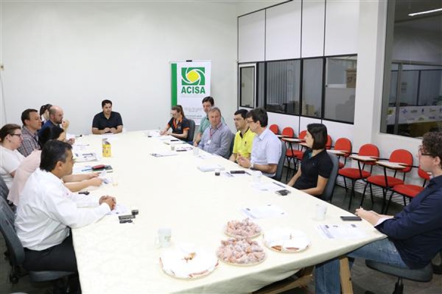 Estágio remunerado beneficia empresários e estudantes de Santa Helena