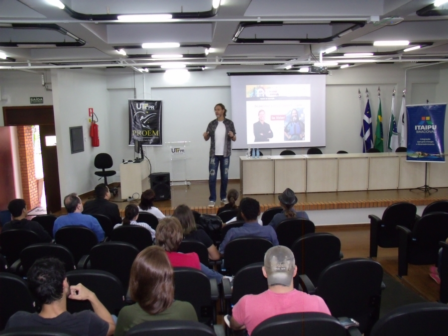 Palestrante vem a Santa Helena e traça relação entre viagens e empreendedorismo