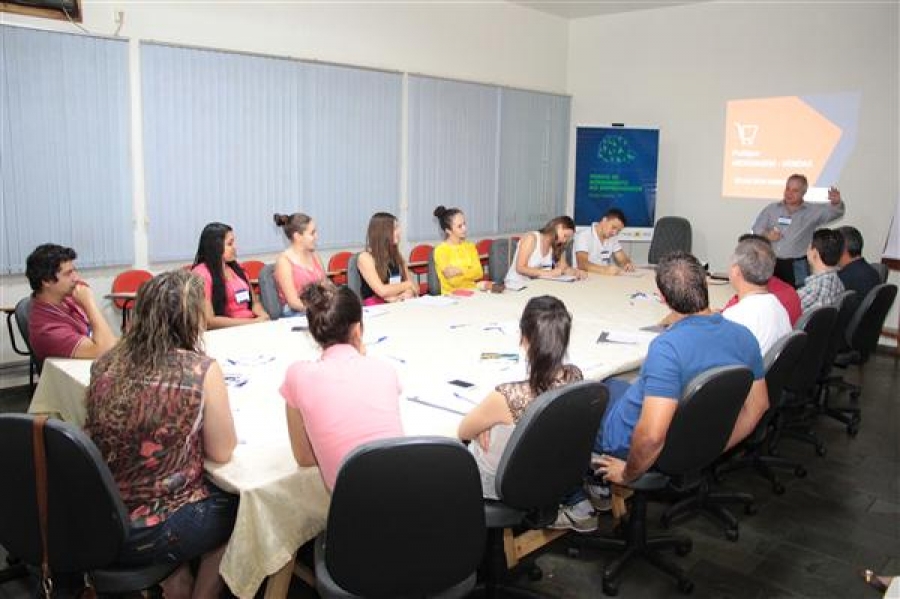 Workshop em Santa Helena trabalha abordagem assertiva em vendas