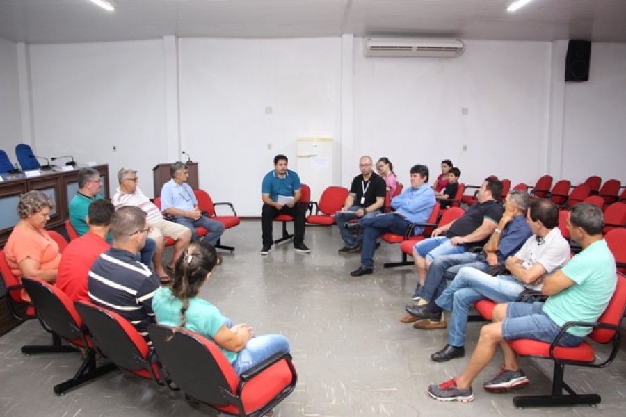 Comercialização de bebidas pelas comunidades na Expo Santa Helena é aprovada em reunião