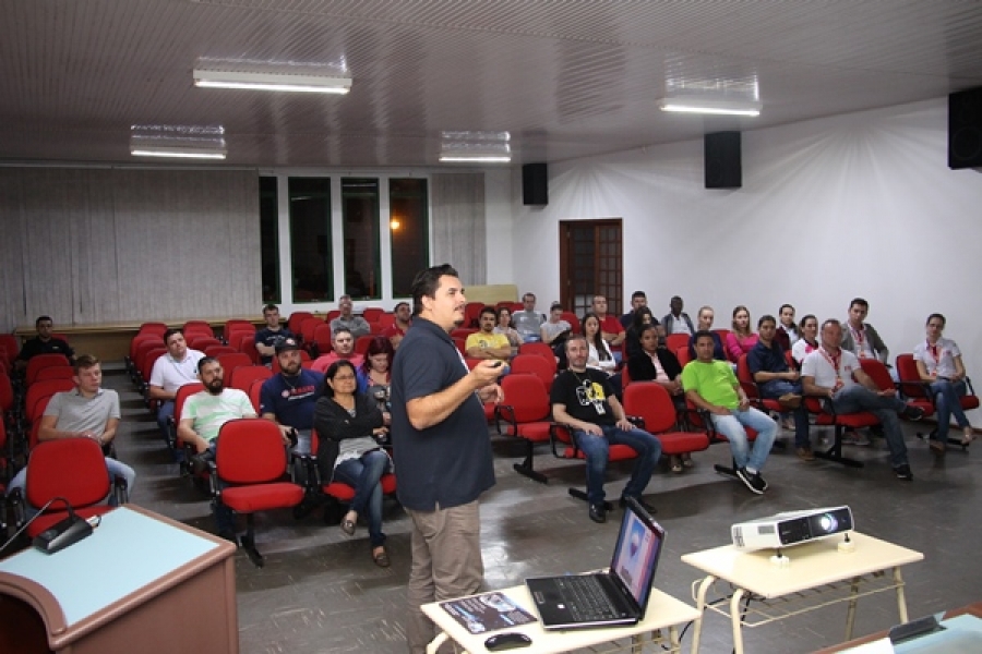 Expositores recebem credenciais e regulamento para Expo Santa Helena 2017