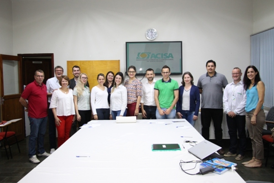 Diagnóstico de gestão e conselhos de desenvolvimento dominam pauta de reunião em Santa Helena