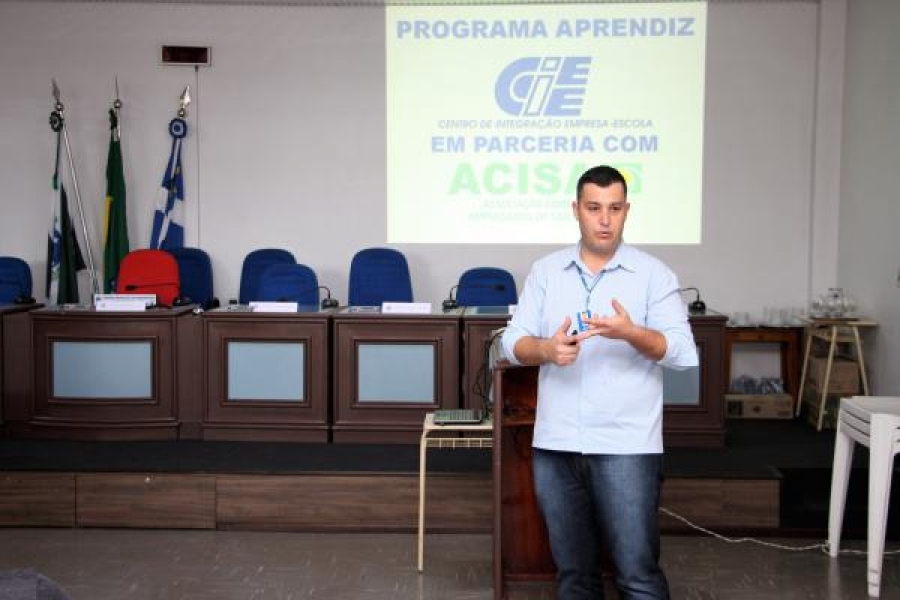 Jovens de Santa Helena participam do primeiro curso do Programa Aprendiz