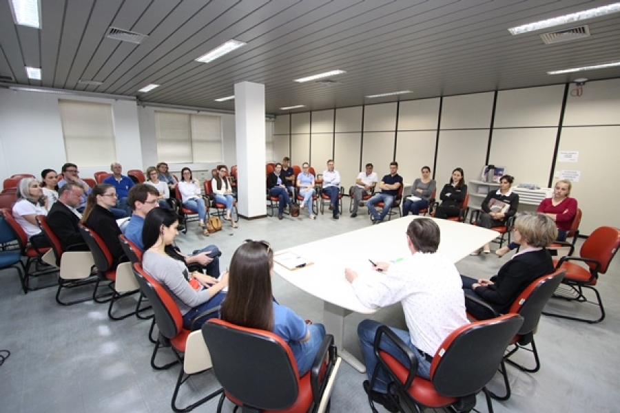 Administração Municipal de Santa Helena esclarece fiscalizações e licenças em reunião com escritórios e Acisa