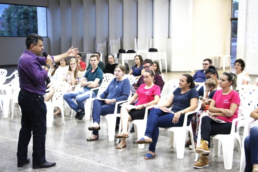 Distrito de Santa Helena recebe o projeto Acisa Itinerante com momento cultural e palestra