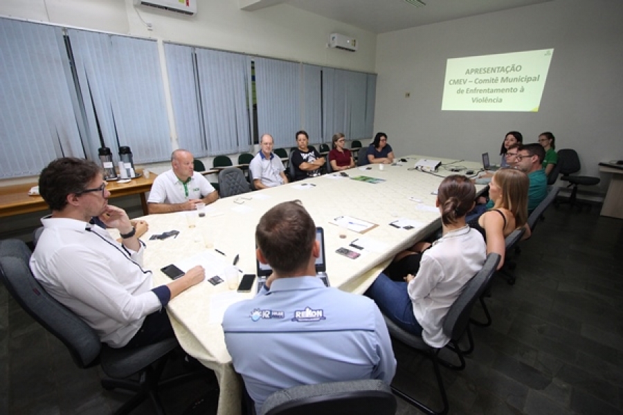 Ações de comitê contra violências são apresentadas em reunião da Acisa em Santa Helena