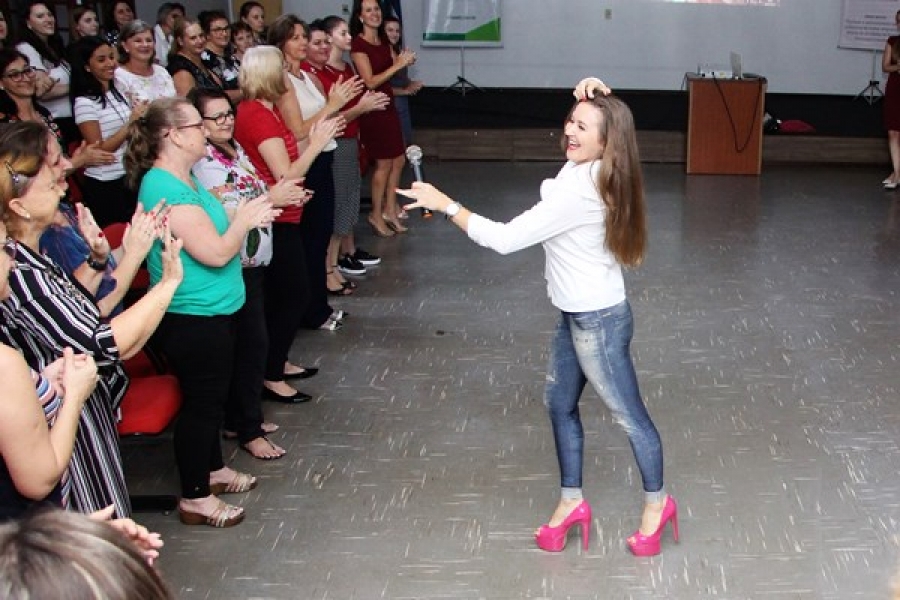 Mulheres são estimuladas ao empreendedorismo em palestra vivencial em Santa Helena