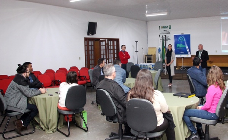 Empresários de Santa Helena participam de rodada de negócios