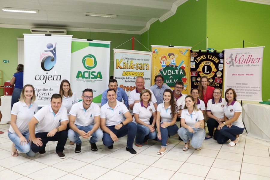 Famílias com filhos no Ccica de Santa Helena recebem materiais do Projeto Volta às Aulas