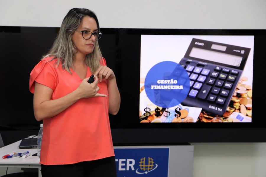 Curso reúne empresários de Santa Helena em abordagem à gestão financeira