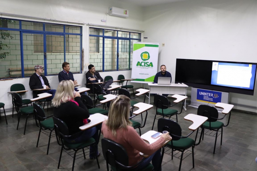 Administração apresenta números do Desenvolve Santa Helena a diretores da Acisa