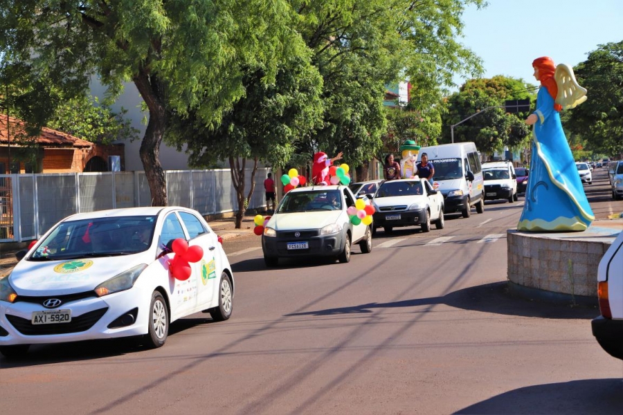 Carreata enaltece promoção de Natal e premiação de R$25 mil no comércio de Santa Helena