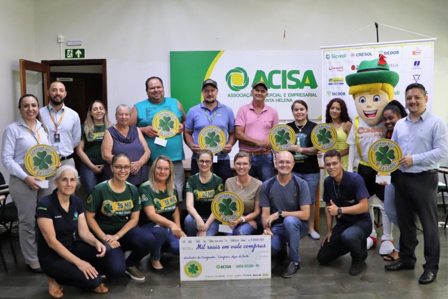 Acisa entrega R$6 mil em vales compras a sorteados de Santa Helena