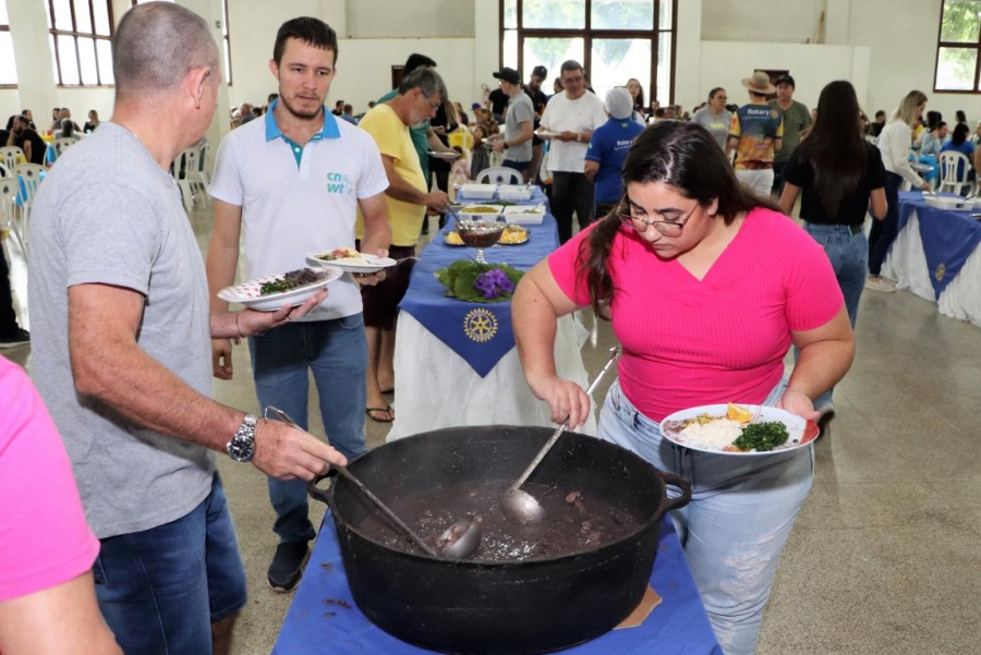 Feijoada do Rotary tem quase 600 participantes e agrega programação da Expo Santa Helena