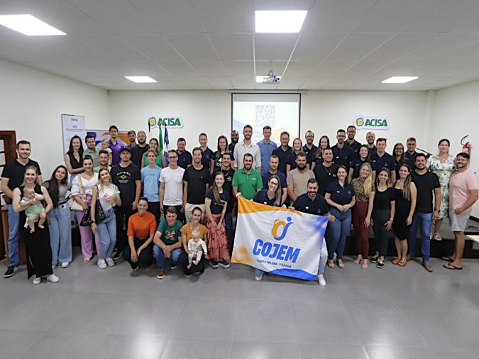 Processo seletivo do COJEM reúne jovens empreendedores em noite de aprendizado e networking