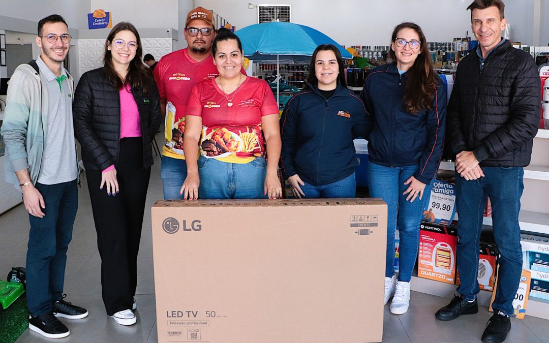 Acisa entrega prêmios do segundo sorteio da campanha “Comprar Aqui dá Sorte”
